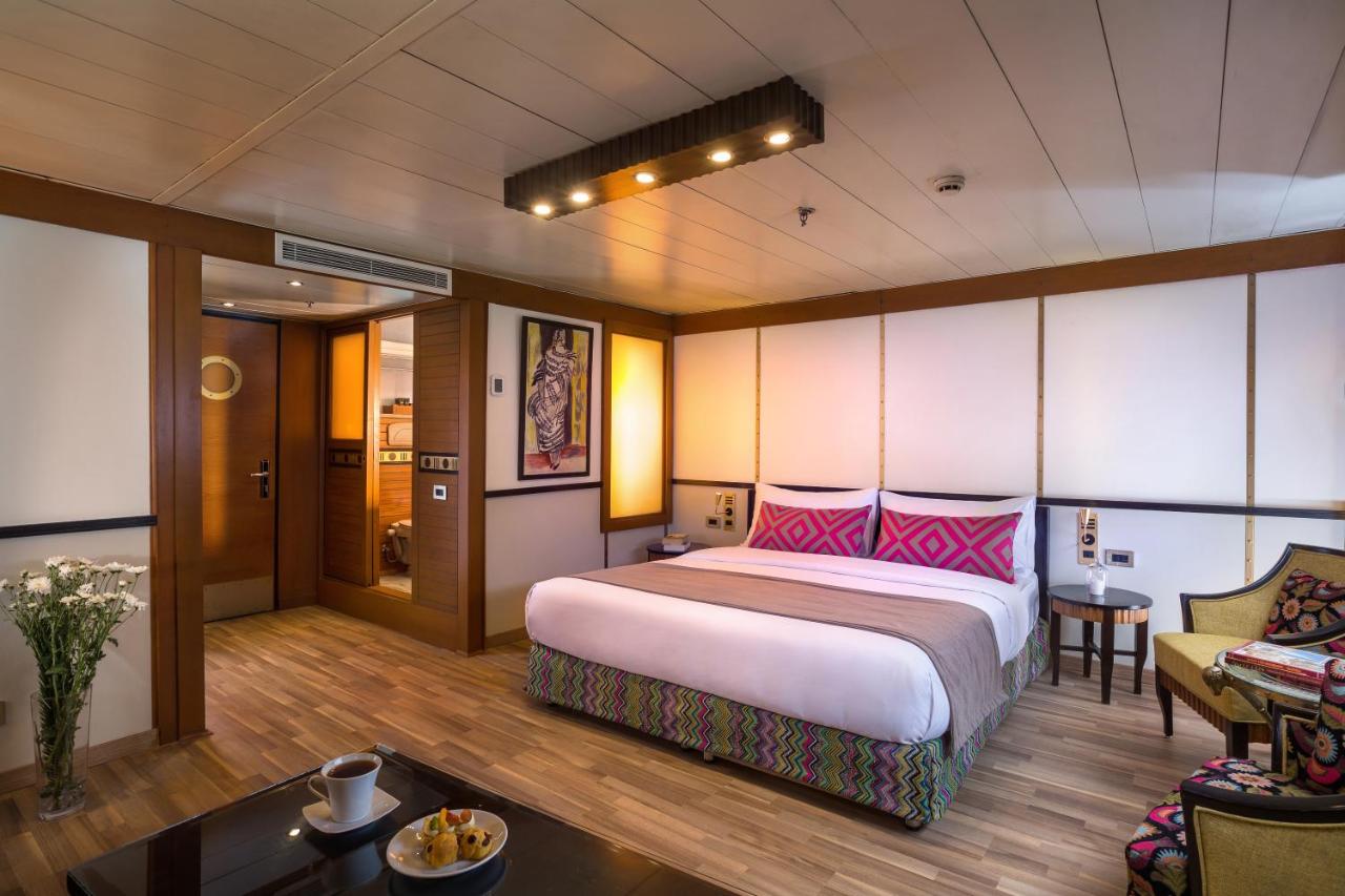 Alyssa Nile Cruise